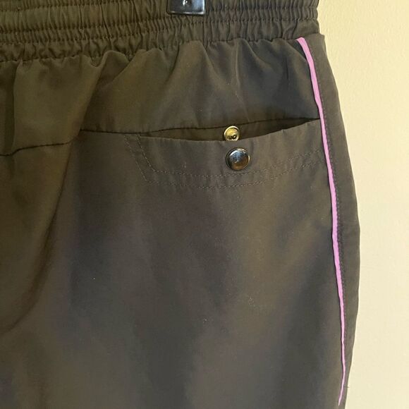 Nike Women’s Windbreaker Long Shorts Loose Fit Size Medium - Picture 3 of 7